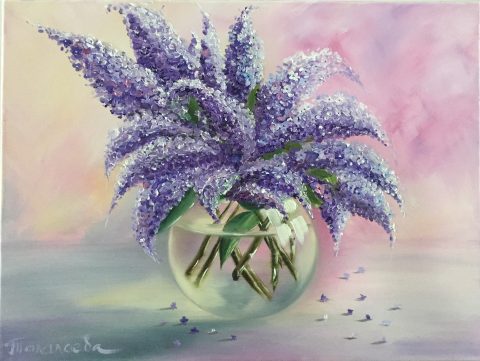 Сирень в круглой вазе